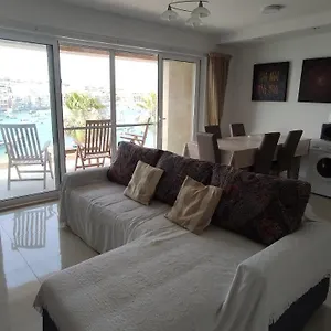 Apartment Aquamarine Sea Front - Third Floor, Marsaskala
